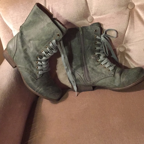 Shoes - Green boots size 8 1/2